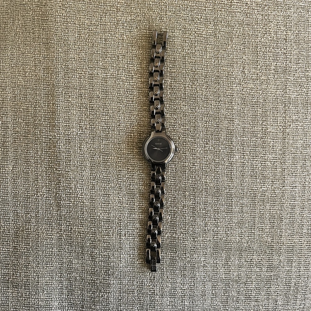 Vintage Guess Ladies quartz watch round face